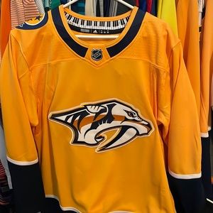 Nashville Predators jersey. Mens size 50, M/L